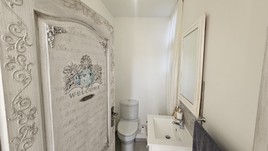 3 Bedroom Property for Sale in Wavecrest Eastern Cape